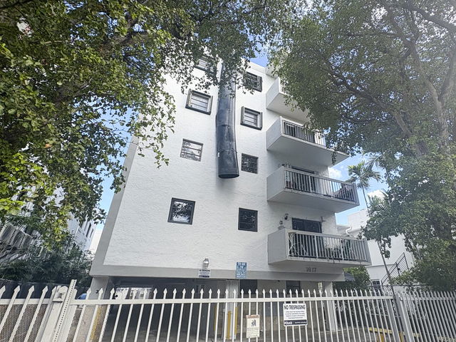 Jefferson Gardens Condo photo 2